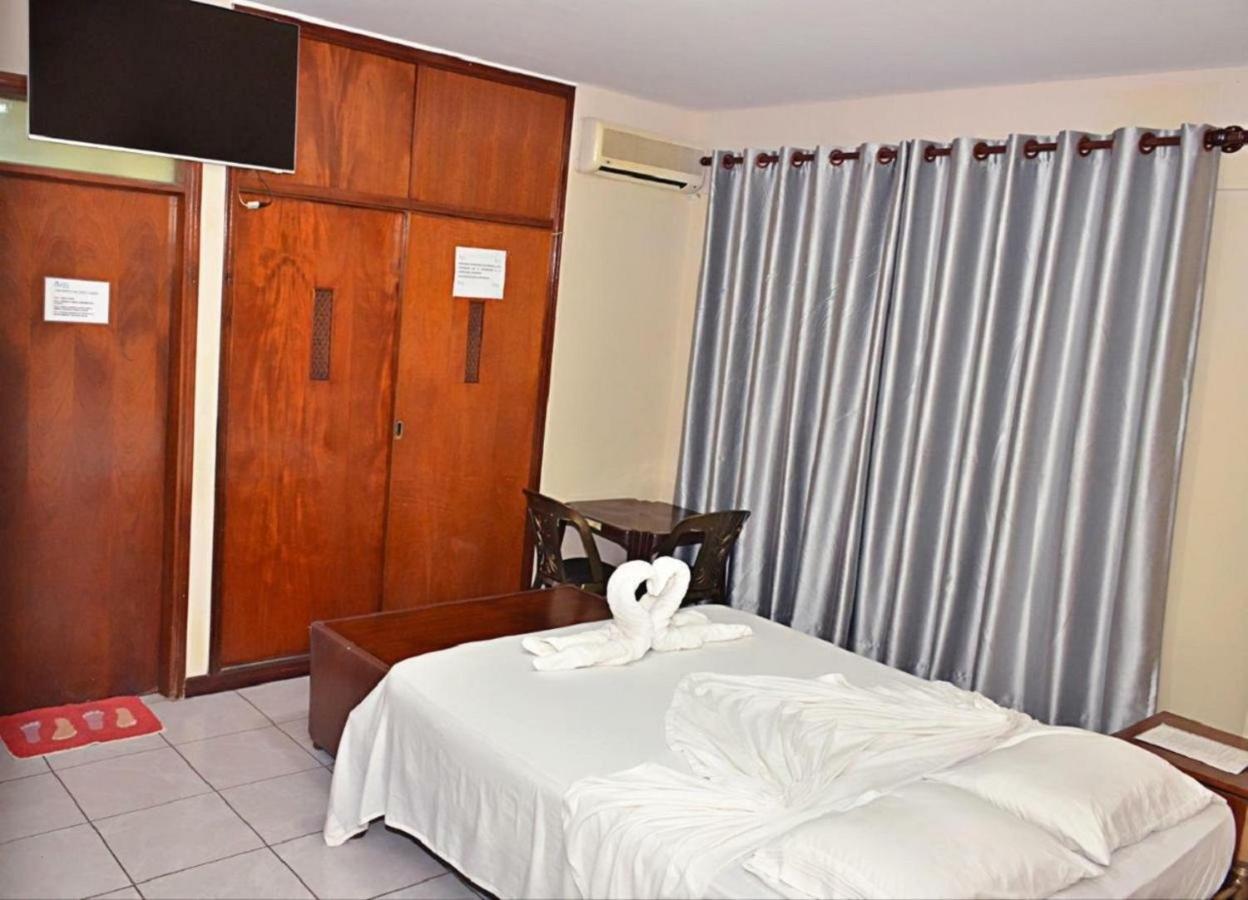 Hostal Ibiza Santa Cruz de La Sierra Zewnętrze zdjęcie